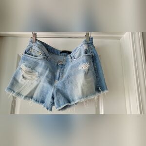 EUC-Joe's Jeans Women's Light Blue Distressed Denim Shorts Size 29